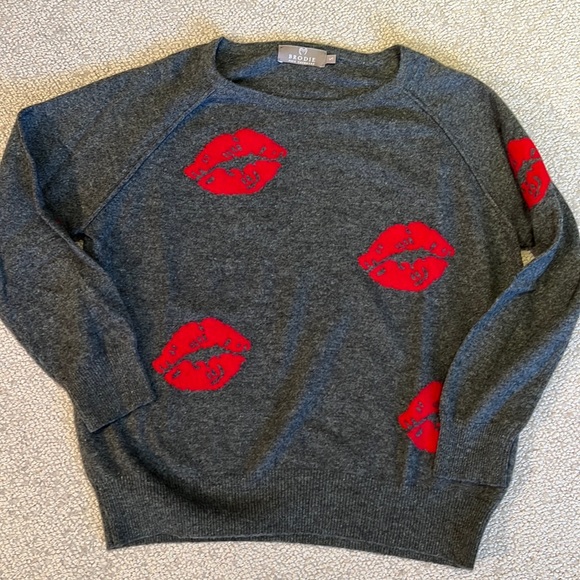 Ladies Brodie Fine Cashmere Grey Sweater with Lips. Size Small - Picture 3 of 6